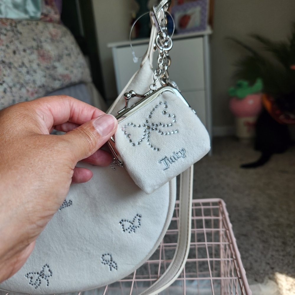 Juicy Couture White Shoulder Bag with Silver Accents - Picture 3 of 4